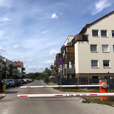 Urocze Mieszkanie Z Ogrodkiem I Bezplatny Parking Wrocław Eksteriør billede